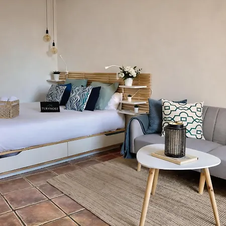 Poblenou Penthouse L Loft With Private Terrace L 5 Min Walk To The דירה ברצלונה